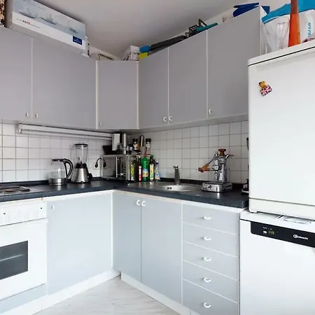 Fully Equipped Freewifi Washer/dryer Desk *